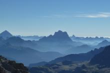 Panorama montano nella nebbia