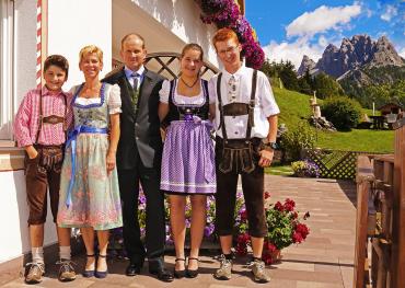 Noi, la famiglia Senoner del maso Neuhaus a Selva di Val Gardena