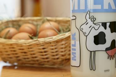 Fresh cow’s milk and eggs from the farm